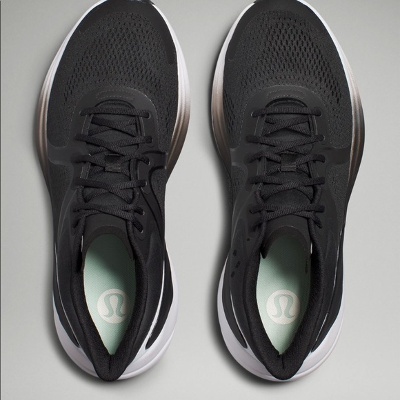 black lululemon blissfeel runners - Picture 2 of 4